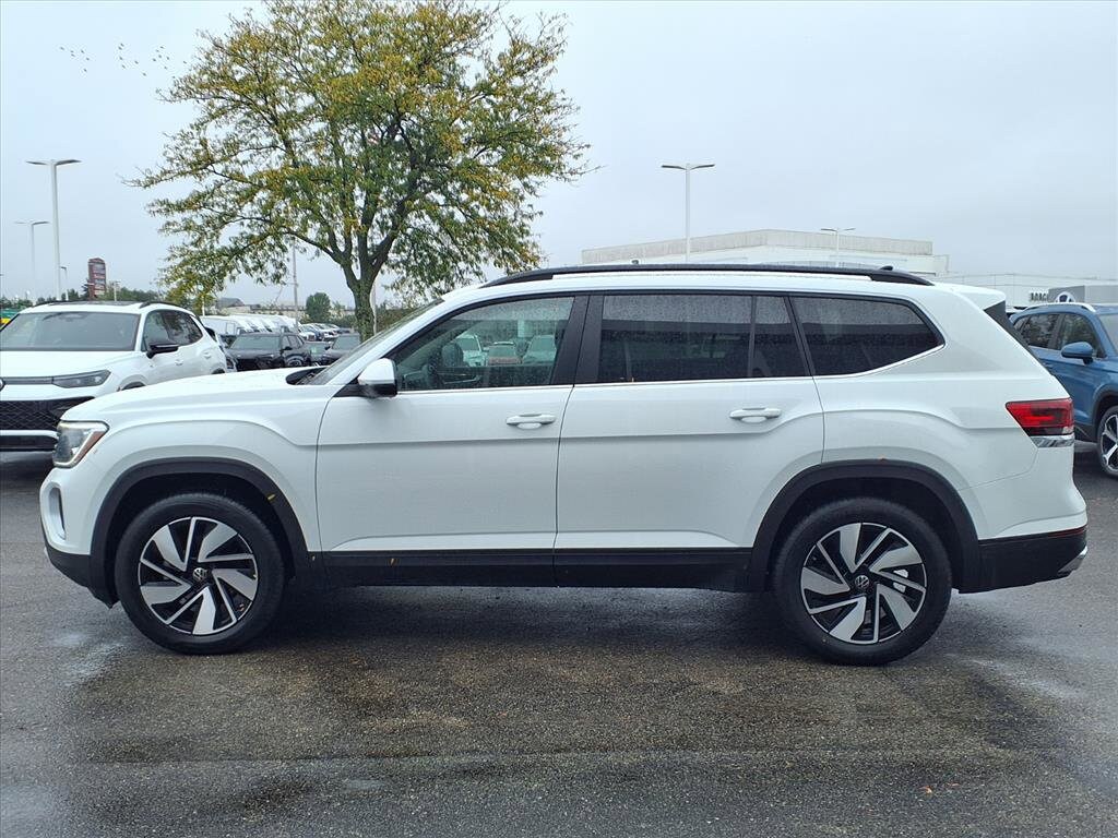 2024 Volkswagen Atlas SE Technology photo 2