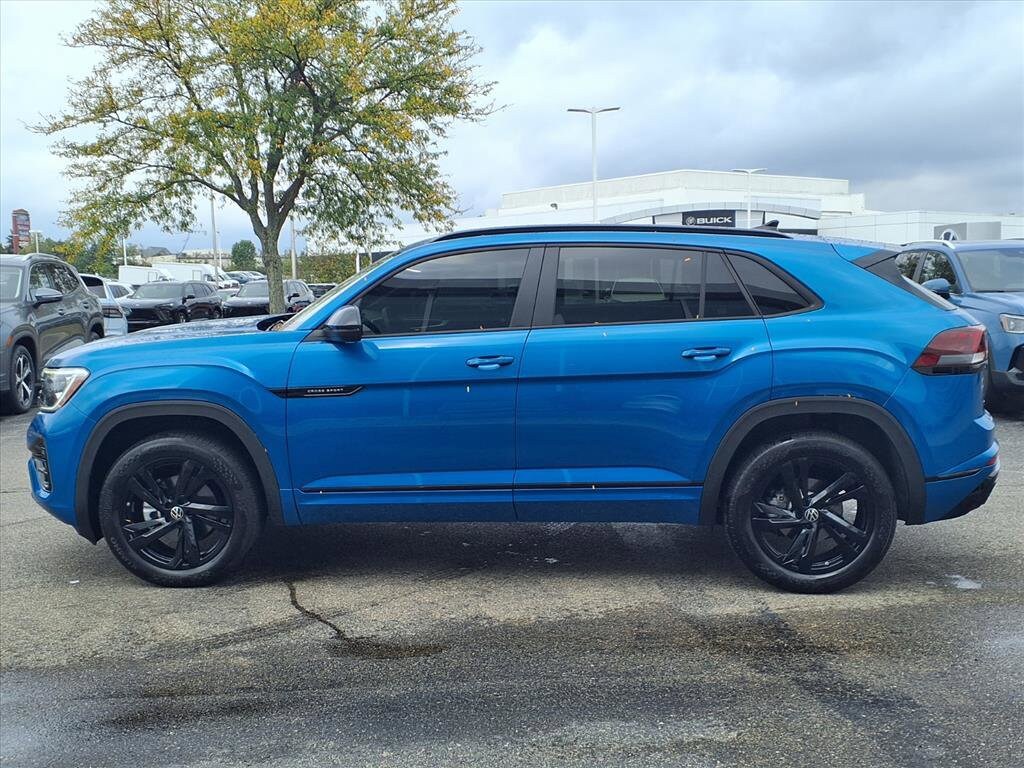 2025 Volkswagen Atlas Cross Sport SEL R-Line photo 3