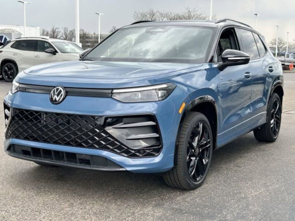 New 2026 Volkswagen Tiguan SE R-Line Black SUV
