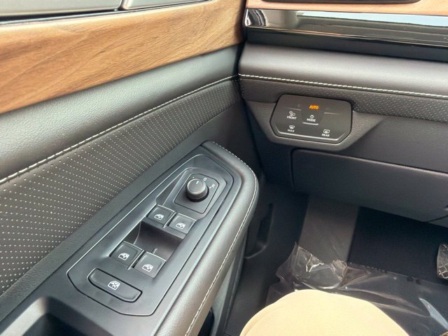 Certified 2025 Volkswagen Atlas 2.0T SE SUV