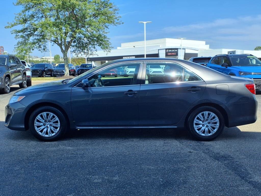 2012 Toyota Camry LE photo 3