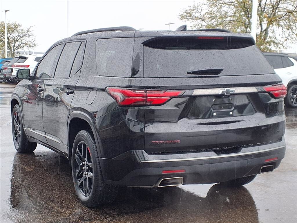 2023 Chevrolet Traverse Premier photo 2