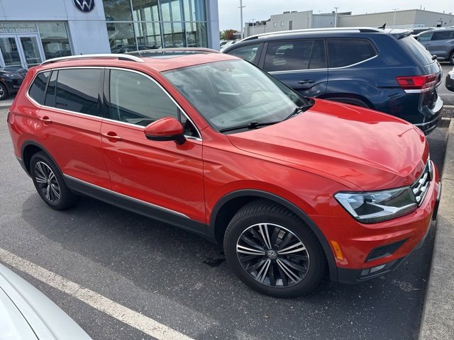 2018 Volkswagen Tiguan SEL photo 2
