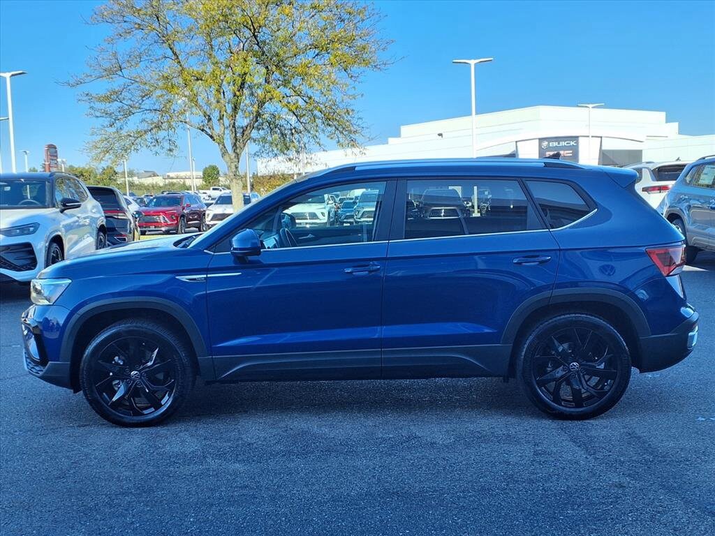 2022 Volkswagen Taos SE photo 3