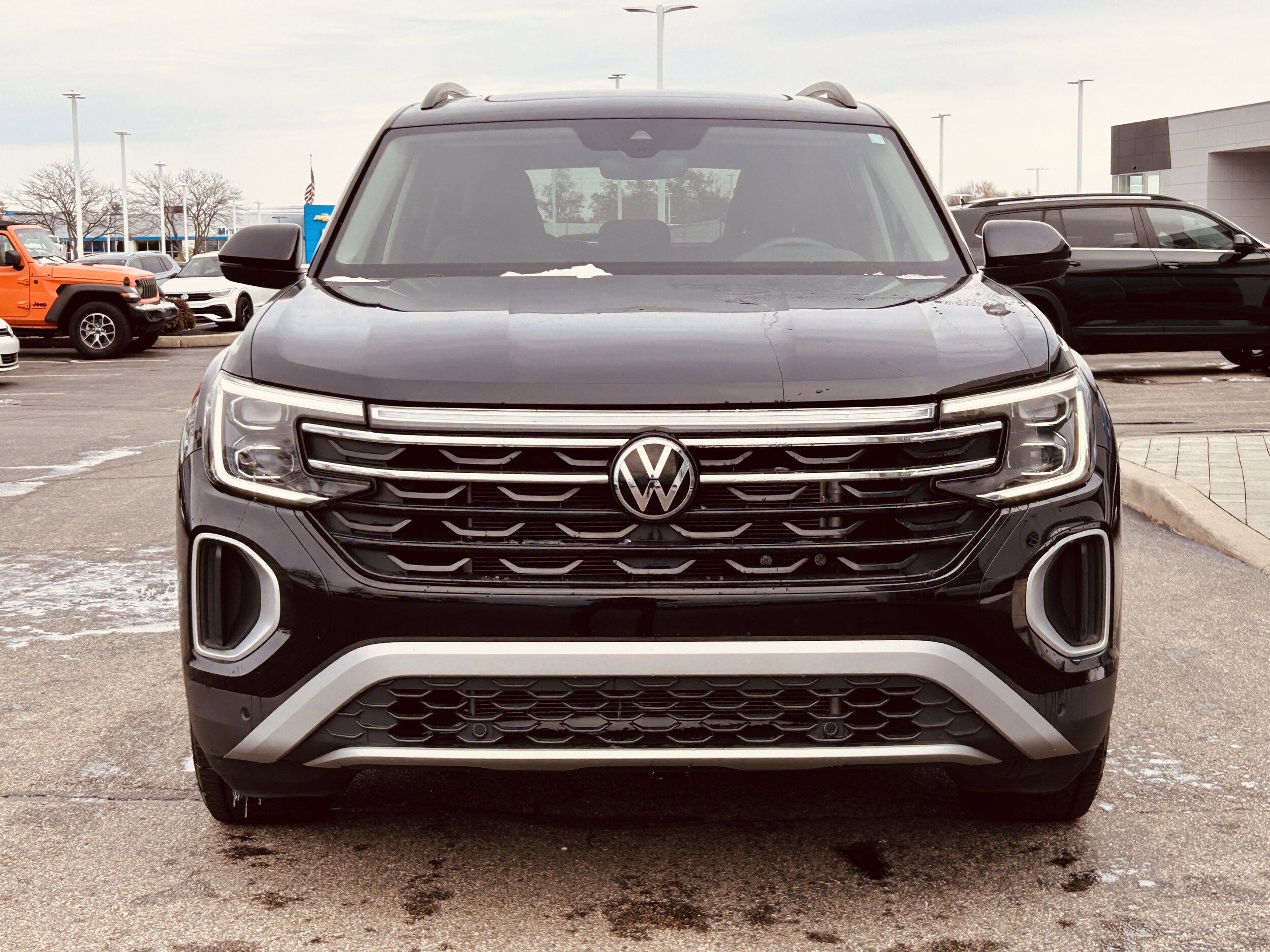 2025 Volkswagen Atlas Peak Edition SE photo 2