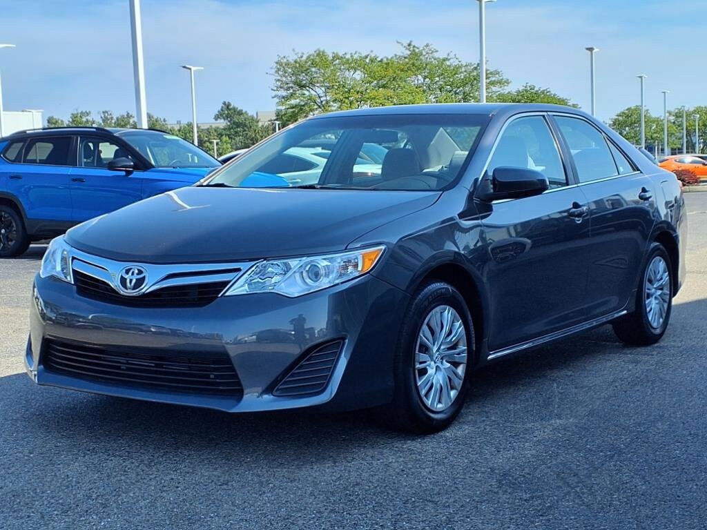 2012 Toyota Camry LE photo 2