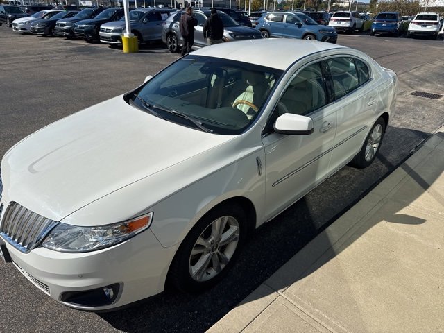 2010 Lincoln MKS Base photo 2