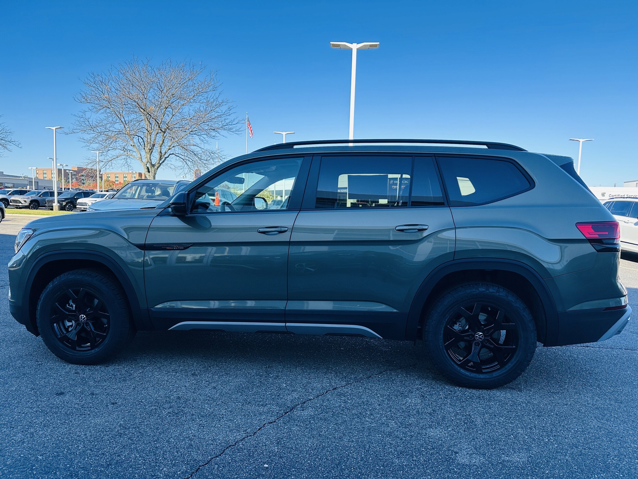 2026 Volkswagen Atlas Peak Edition SE photo 3