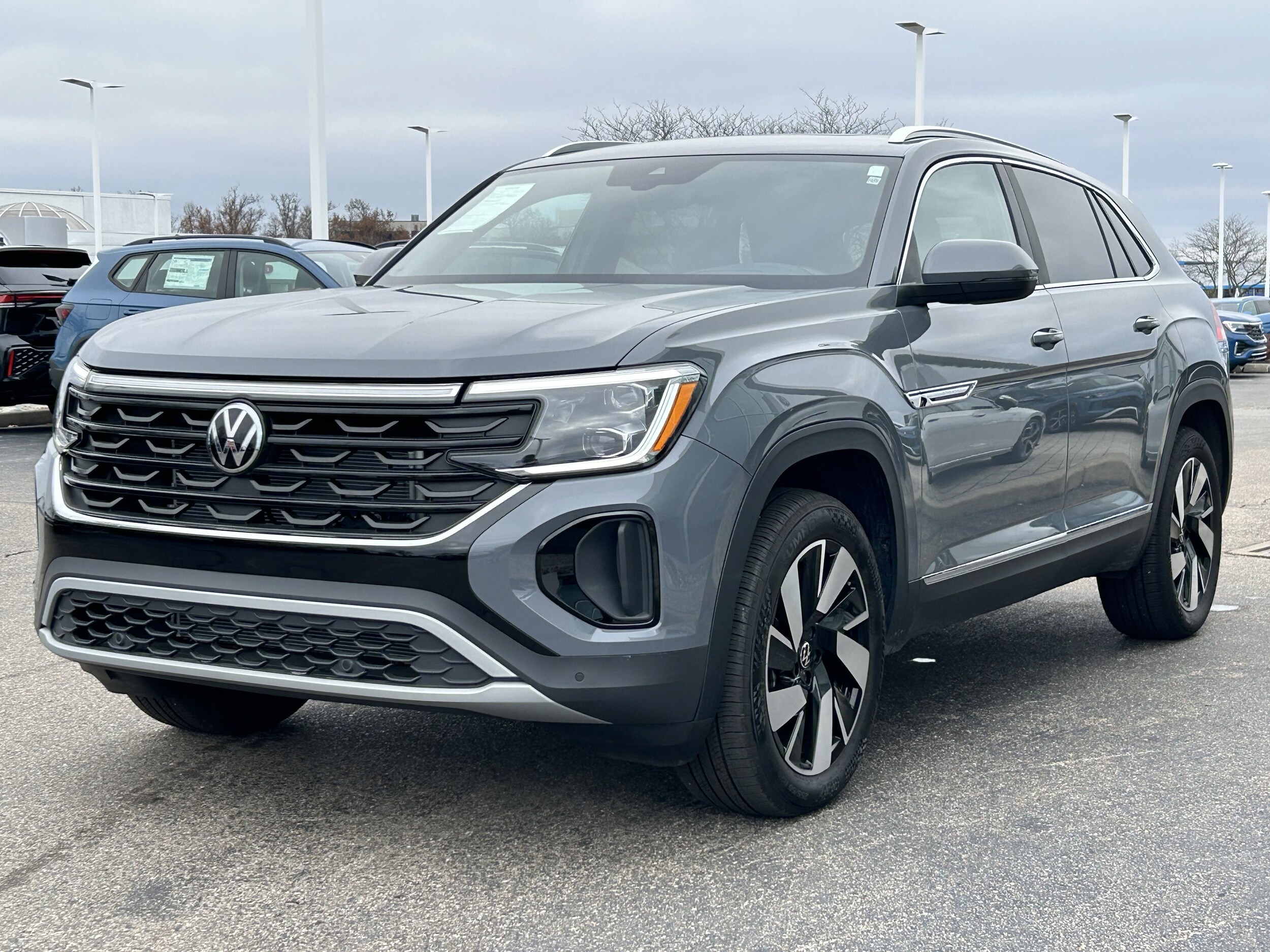 2025 Volkswagen Atlas Cross Sport SEL photo 3