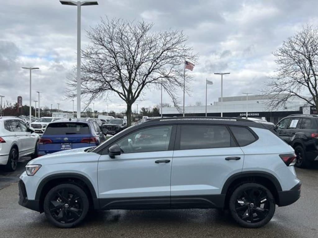 New 2026 Volkswagen Taos SE Black SUV