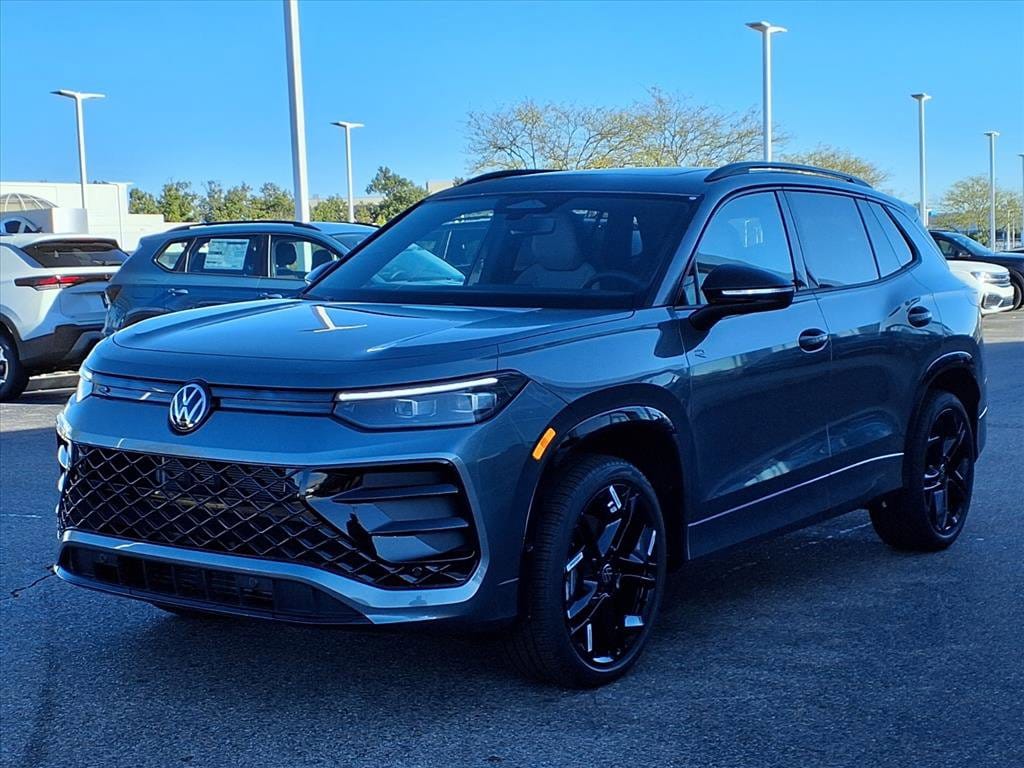 New 2025 Volkswagen Tiguan SE R-Line Black SUV