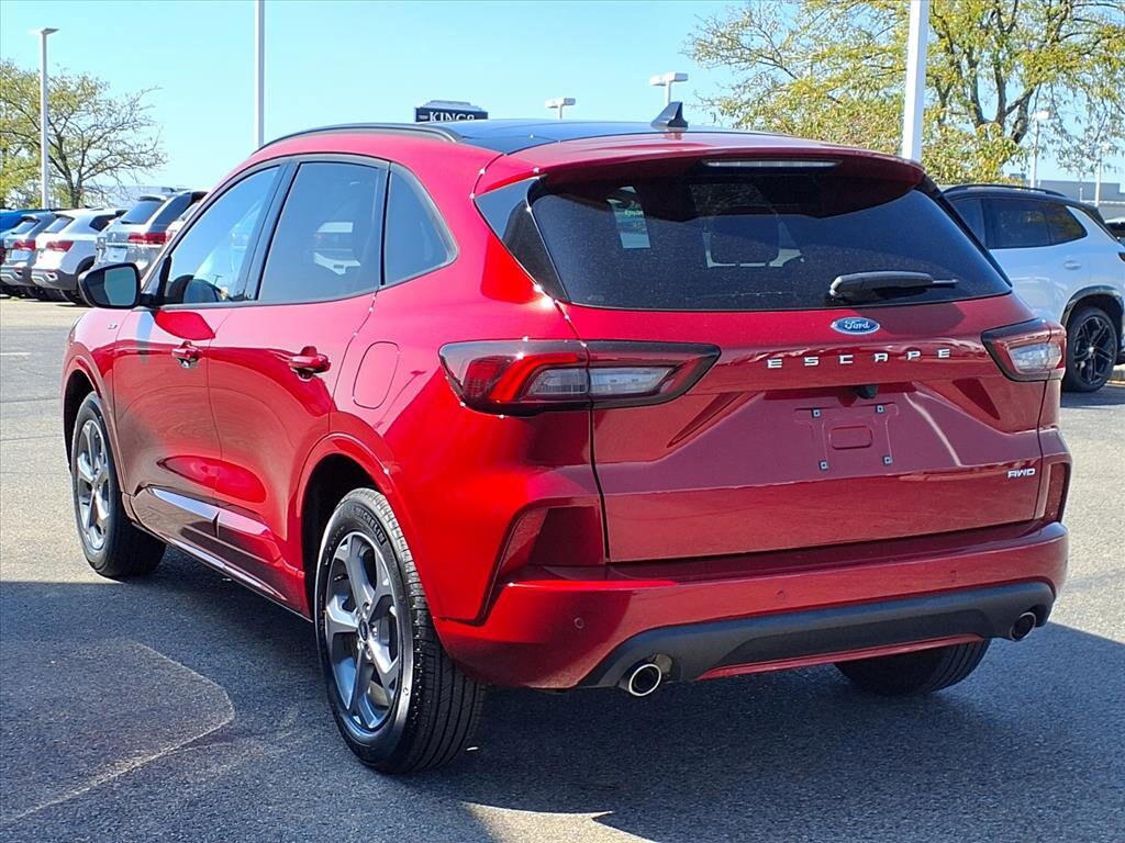 2024 Ford Escape ST-Line photo 4