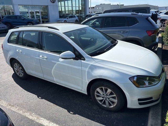 2015 Volkswagen Golf SportWagen TSI photo 2