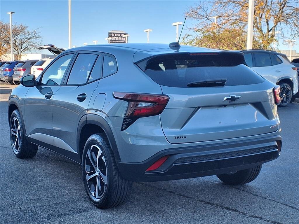 2024 Chevrolet Trax photo 3