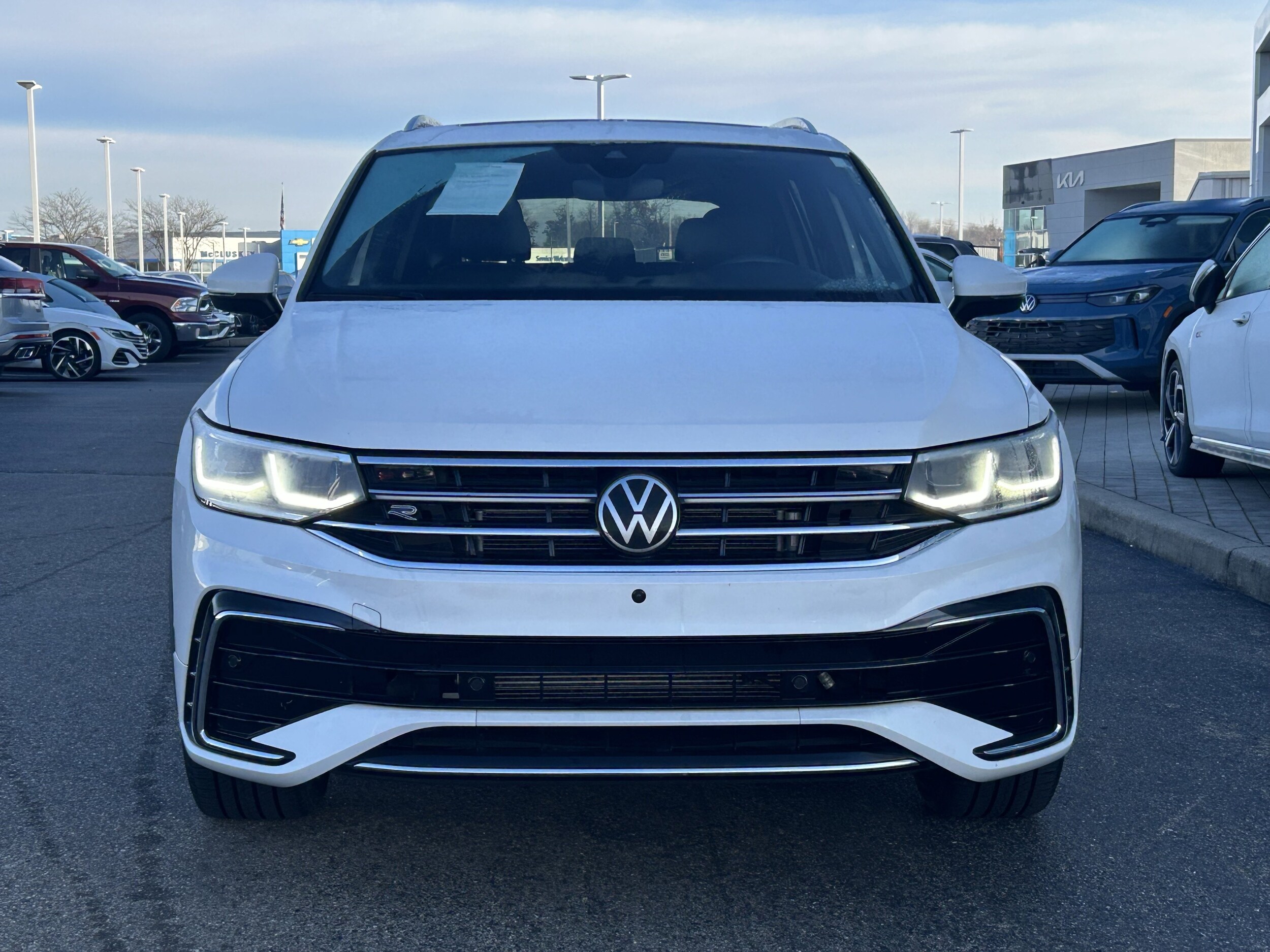 2024 Volkswagen Tiguan SEL R-Line Black photo 2