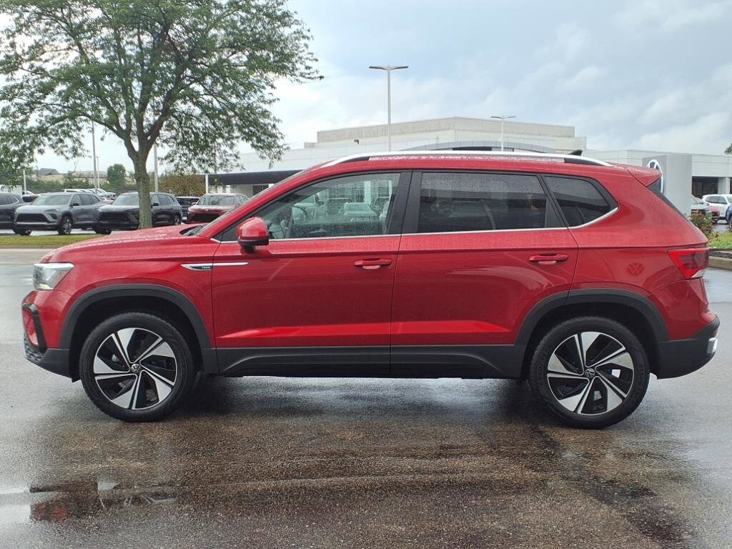 2024 Volkswagen Taos SE photo 3