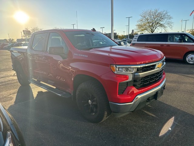 2022 Chevrolet Silverado 1500 photo 2