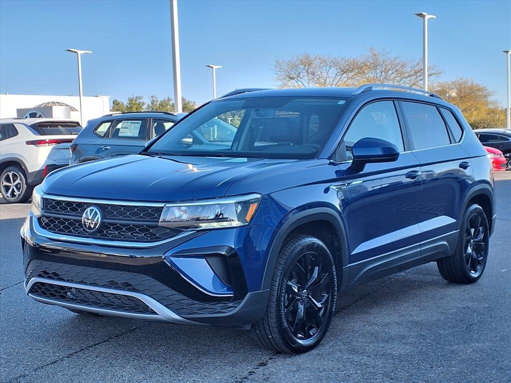 2022 Volkswagen Taos SE photo 2