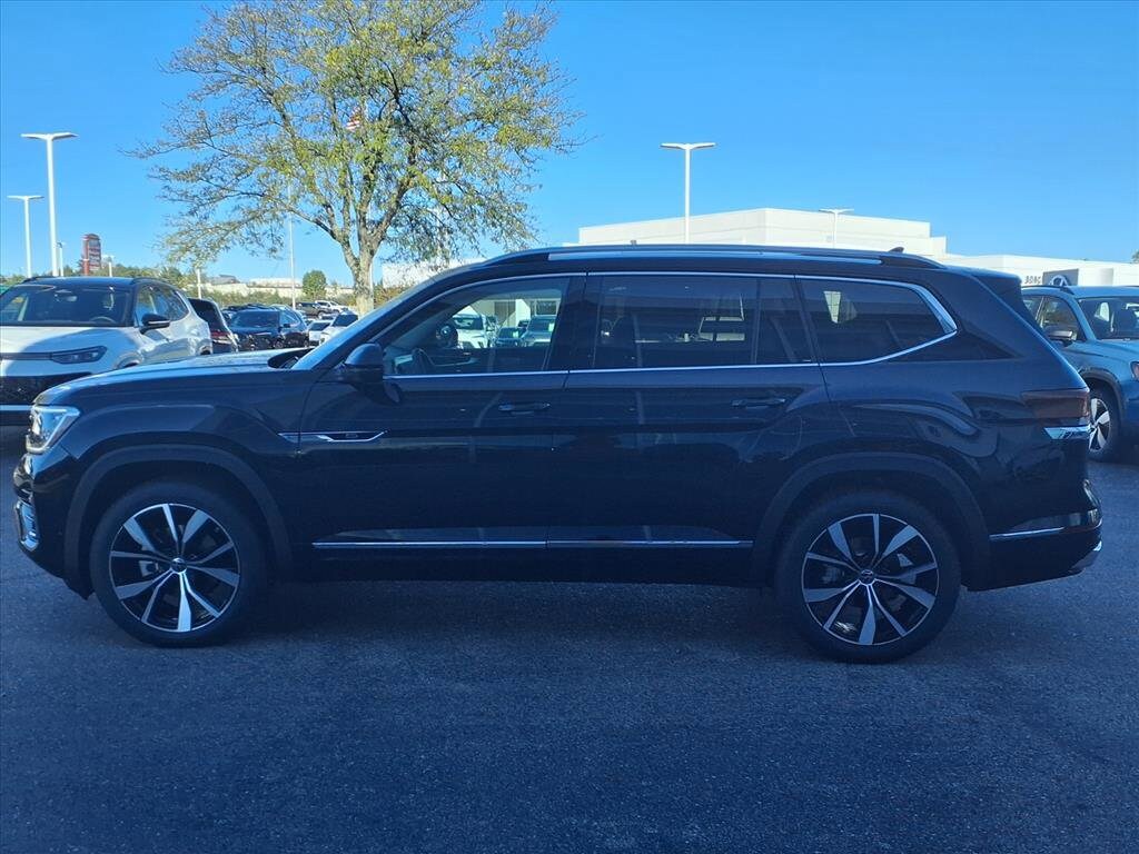 2026 Volkswagen Atlas SEL Premium R-Line photo 2