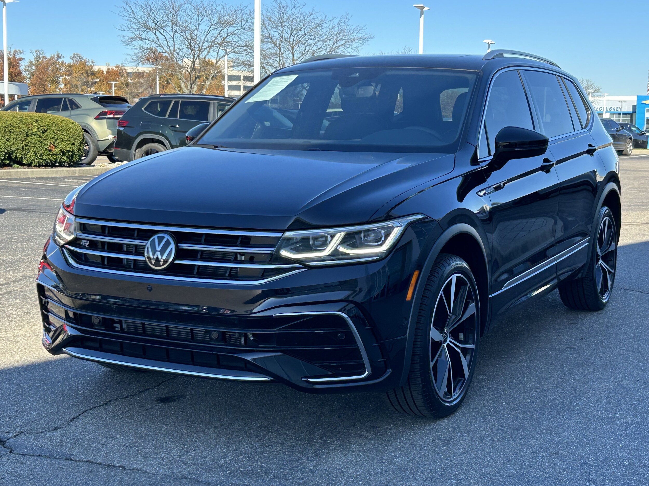 2022 Volkswagen Tiguan SEL Premium R-Line photo 2