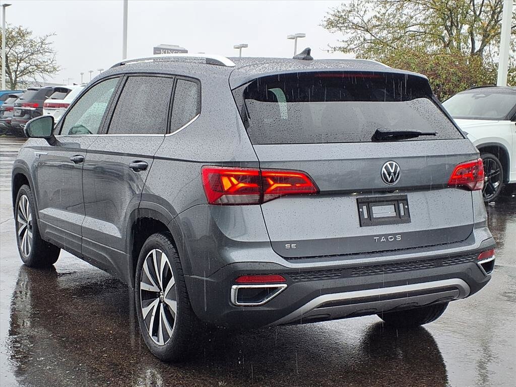 2024 Volkswagen Taos SE photo 4