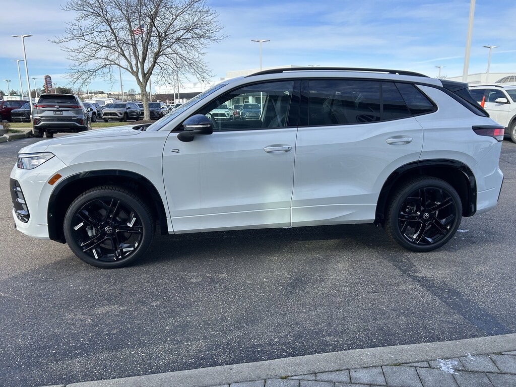 New 2026 Volkswagen Tiguan SE R-Line Black SUV