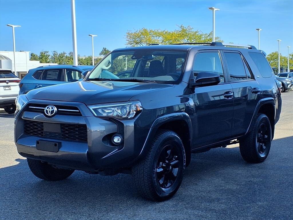 2022 Toyota 4Runner SR5 photo 2
