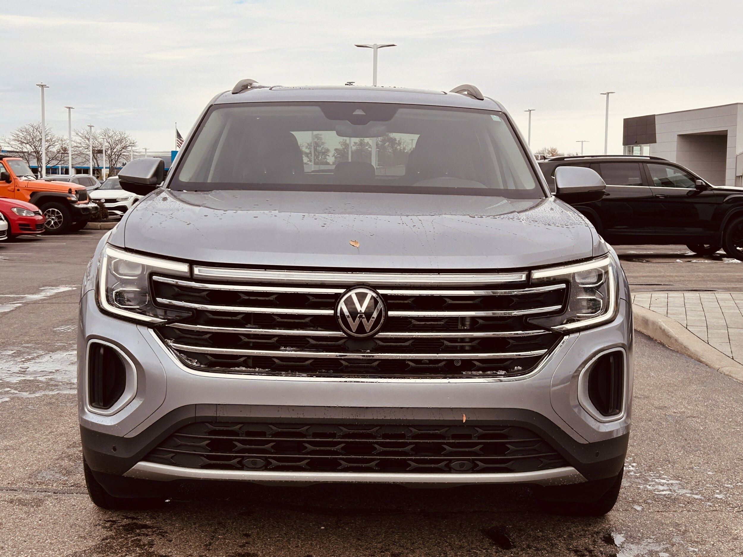 2024 Volkswagen Atlas SE Technology photo 2