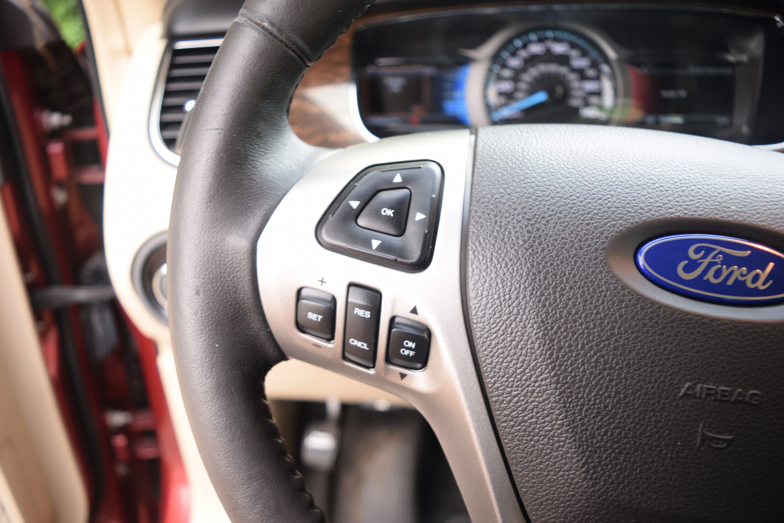 2016 Ford Taurus Limited photo 3