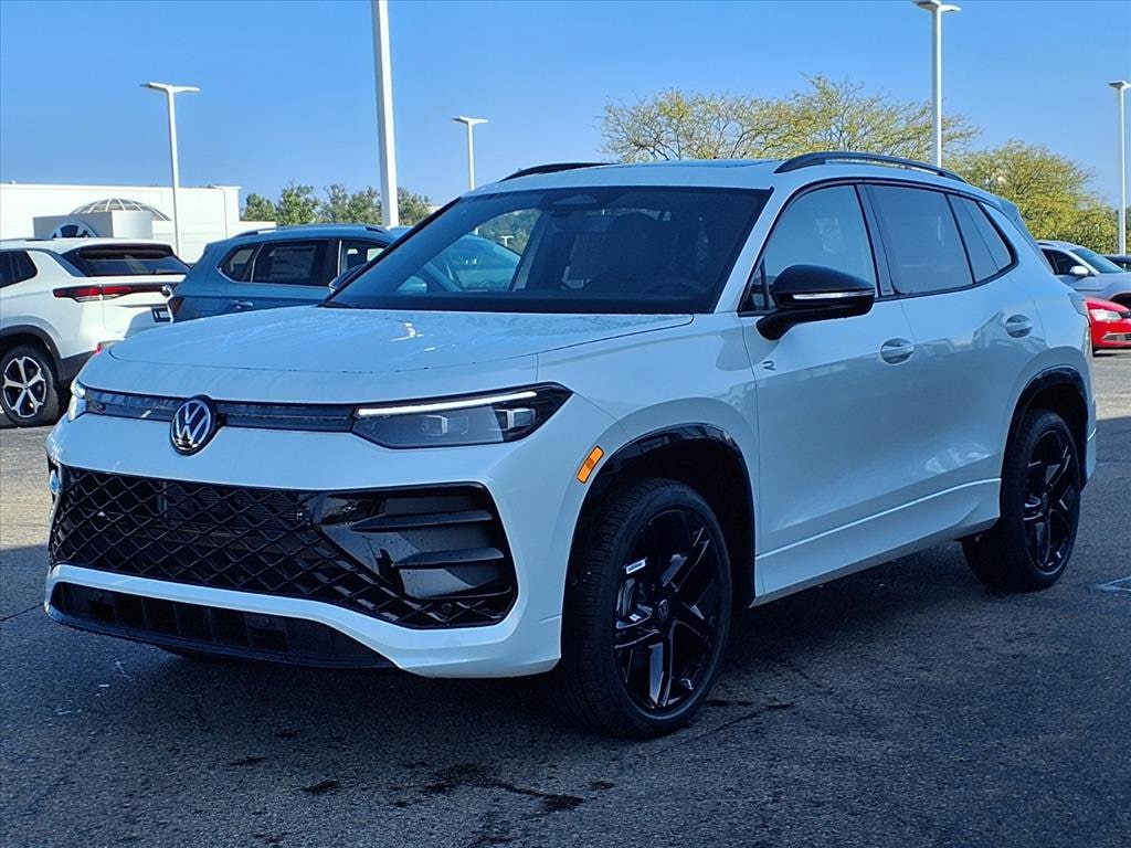 New 2025 Volkswagen Tiguan SE R-Line Black SUV