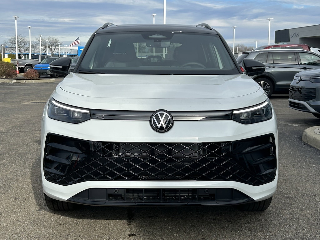 New 2026 Volkswagen Tiguan SE R-Line Black SUV