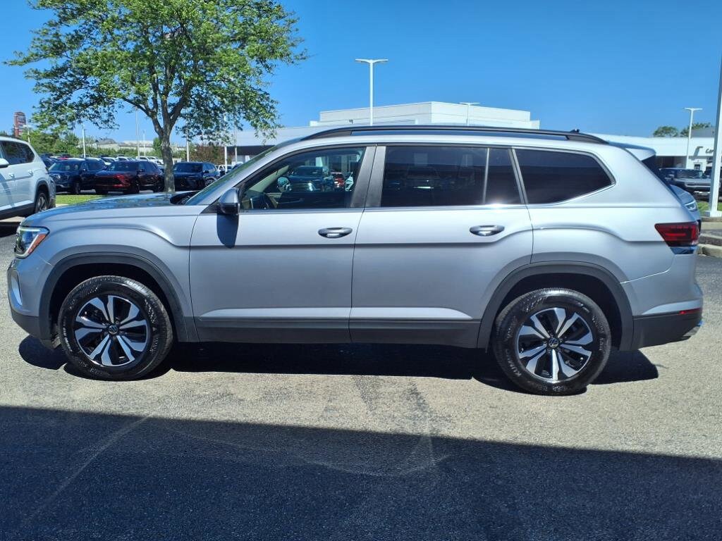 2024 Volkswagen Atlas SE photo 3