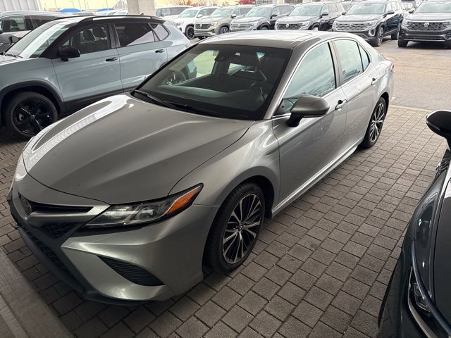 2019 Toyota Camry L photo 2