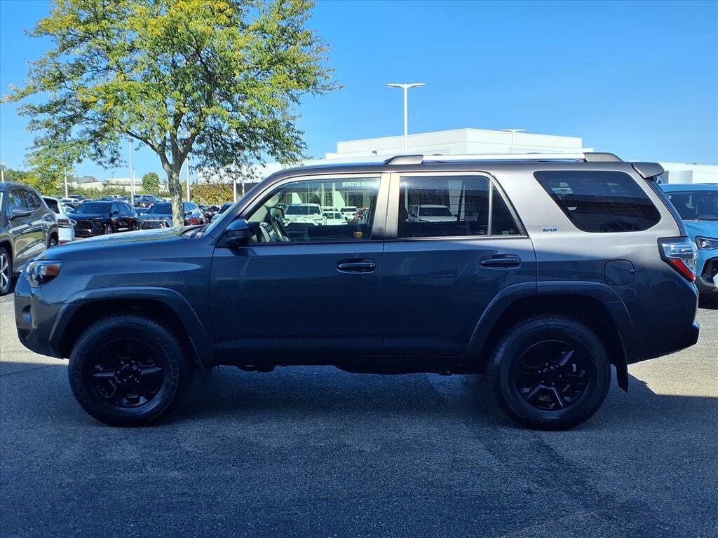 2022 Toyota 4Runner SR5 photo 3