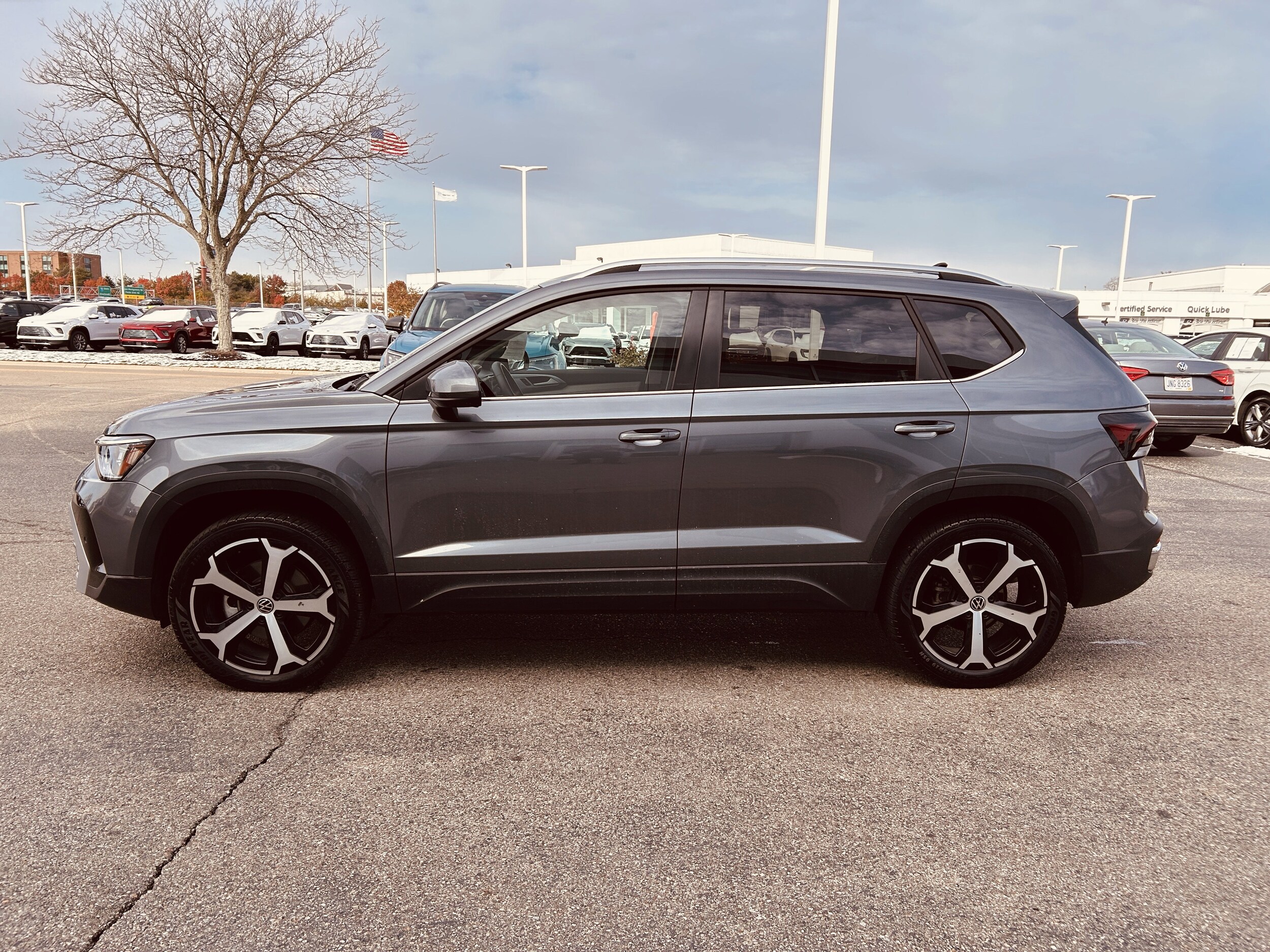 2025 Volkswagen Taos SEL photo 3