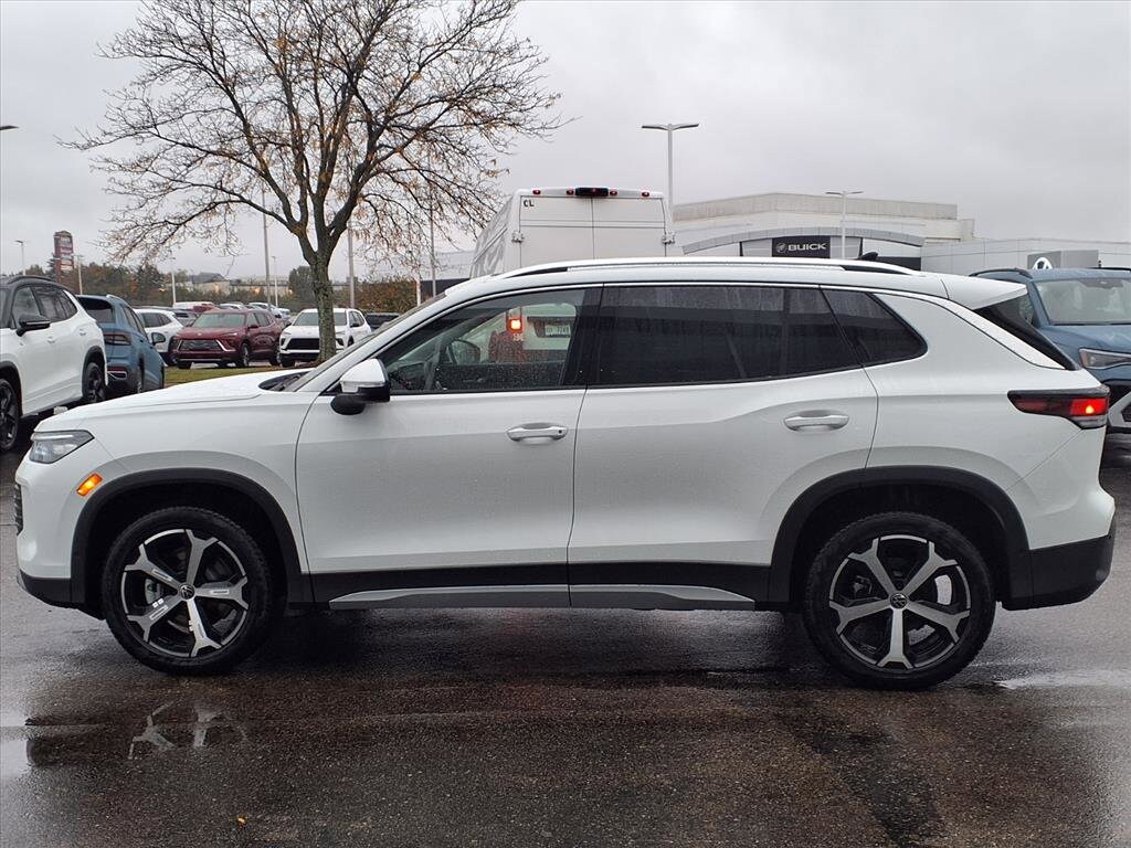 2026 Volkswagen Tiguan SE photo 3