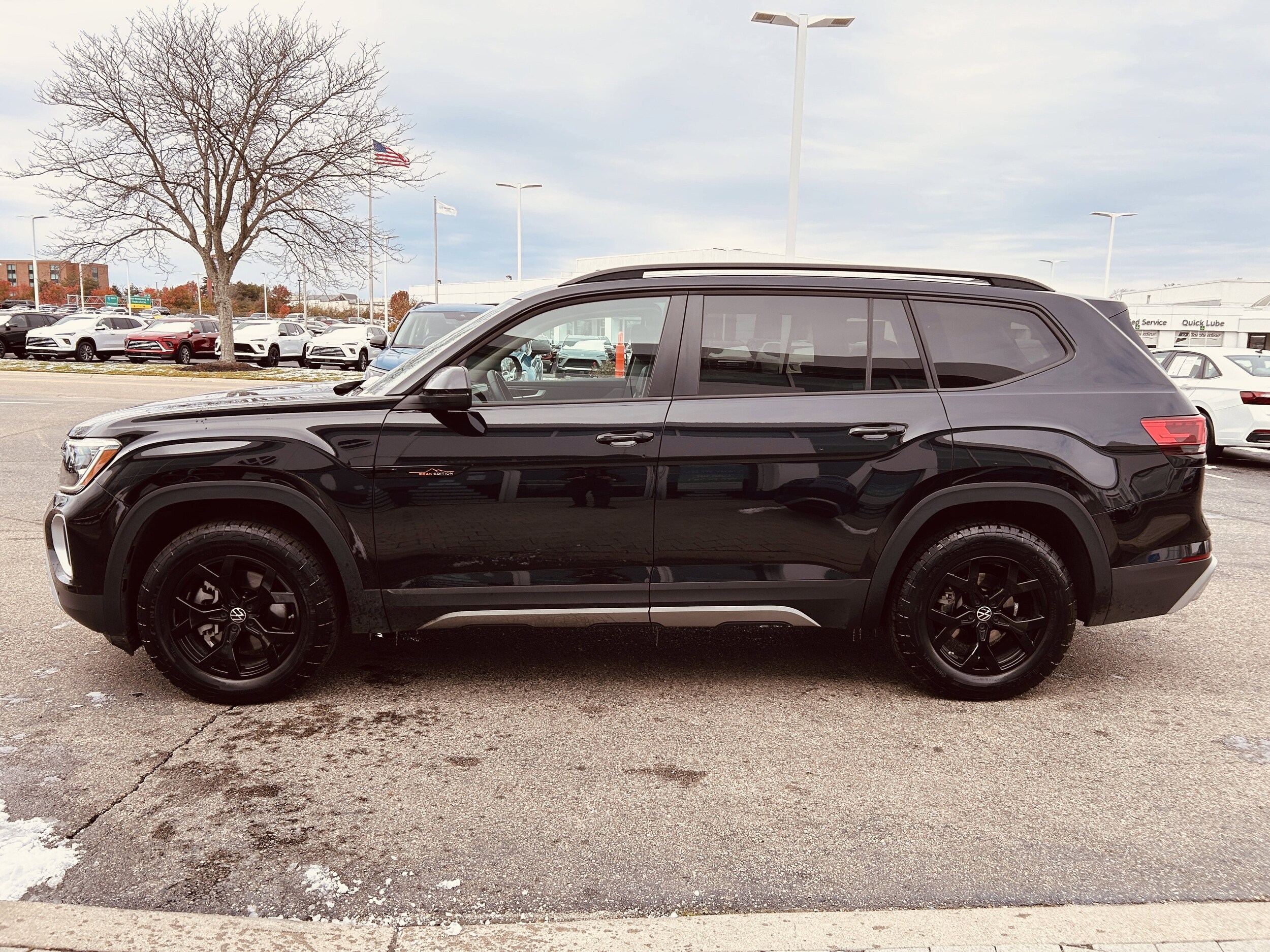 2025 Volkswagen Atlas Peak Edition SE photo 4