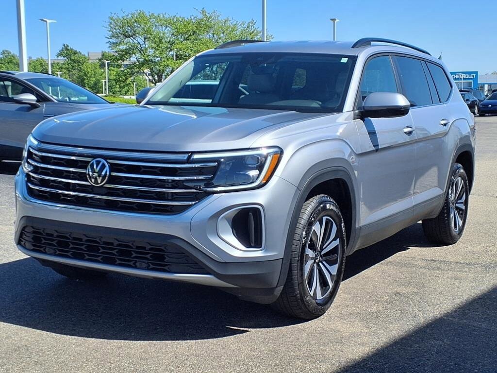 2024 Volkswagen Atlas SE photo 2