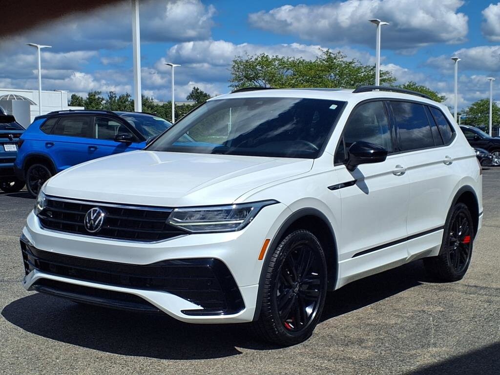 2022 Volkswagen Tiguan SE R-Line Black photo 2