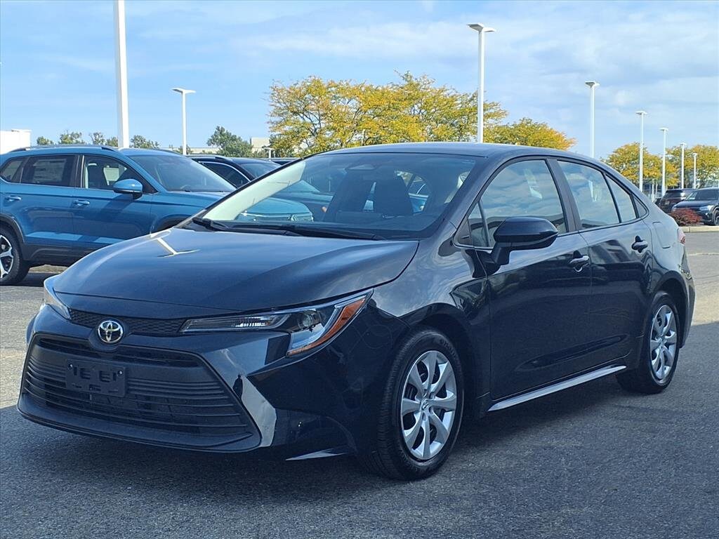 2025 Toyota Corolla LE photo 2
