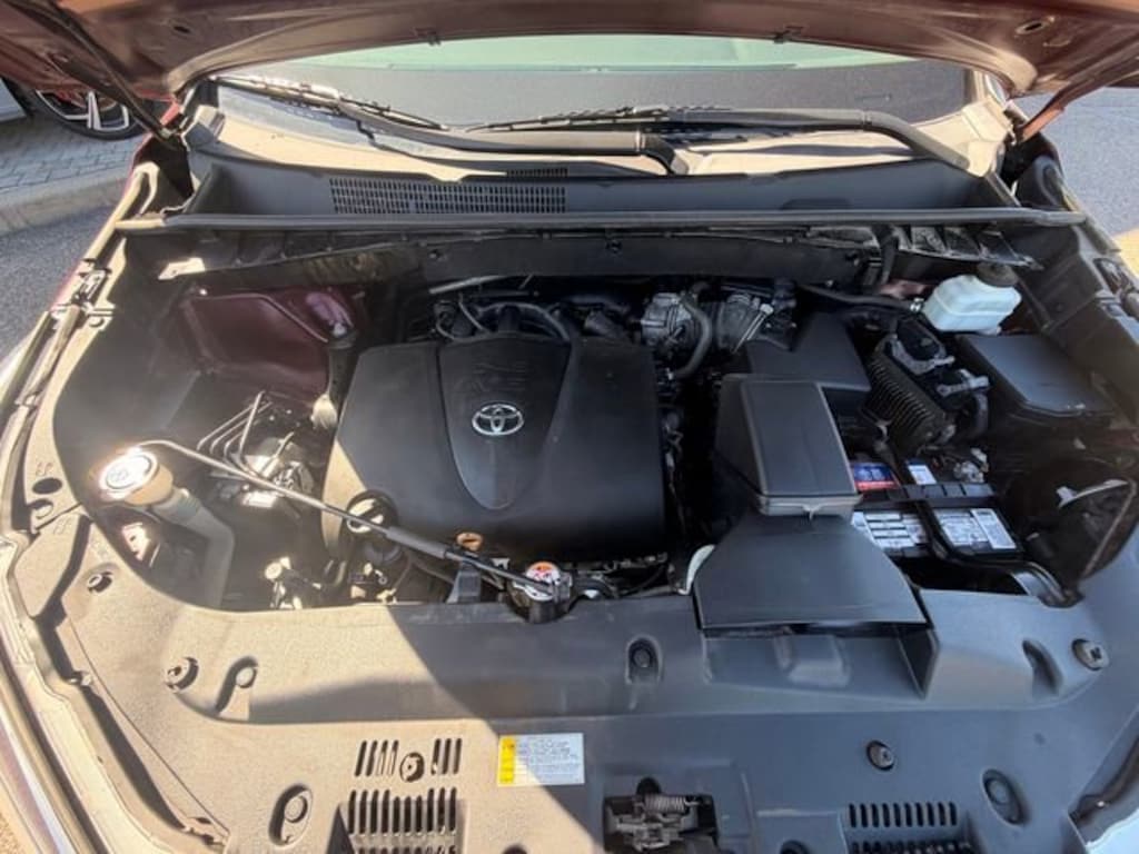 Used 2019 Toyota Highlander XLE V6 SUV