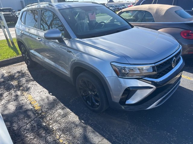 2022 Volkswagen Taos SE photo 2