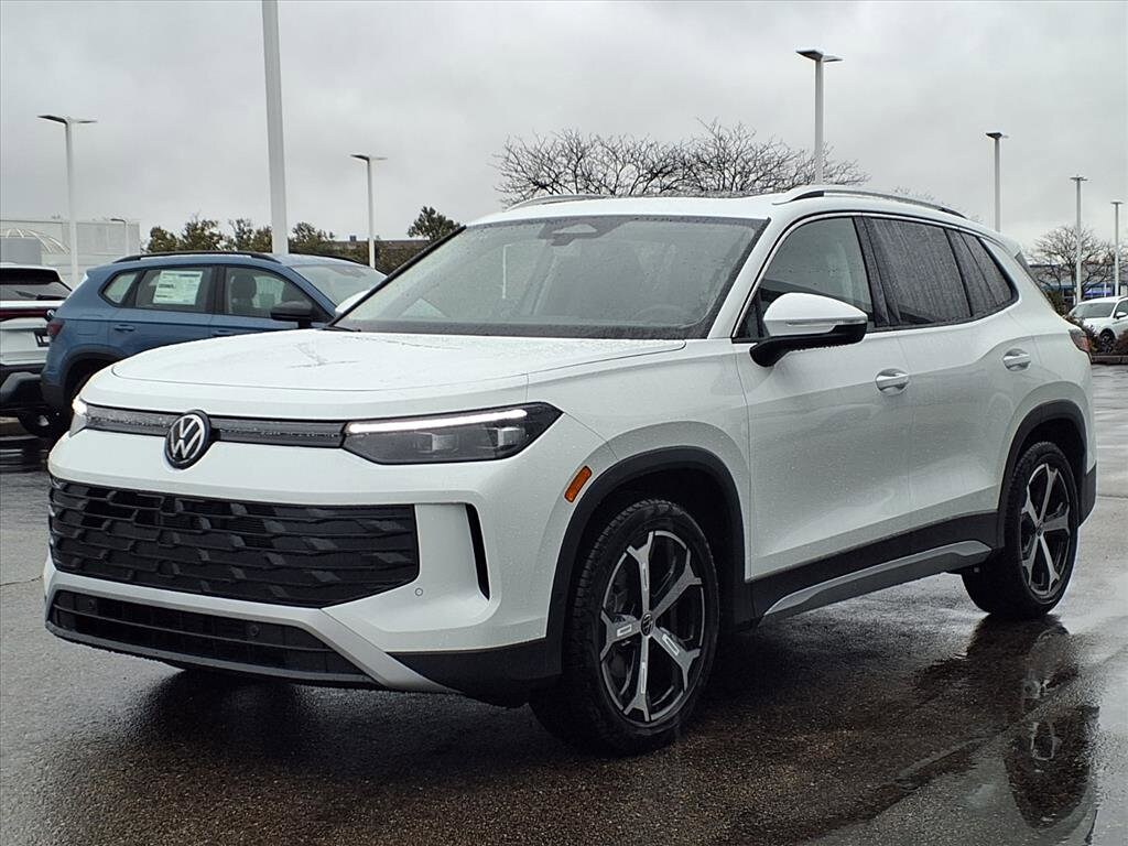 2026 Volkswagen Tiguan SE photo 2