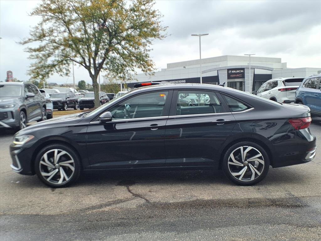 2025 Volkswagen Jetta 1.5T SEL photo 3