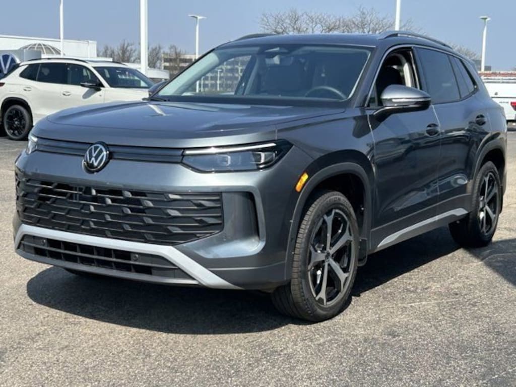 New 2026 Volkswagen Tiguan SE SUV