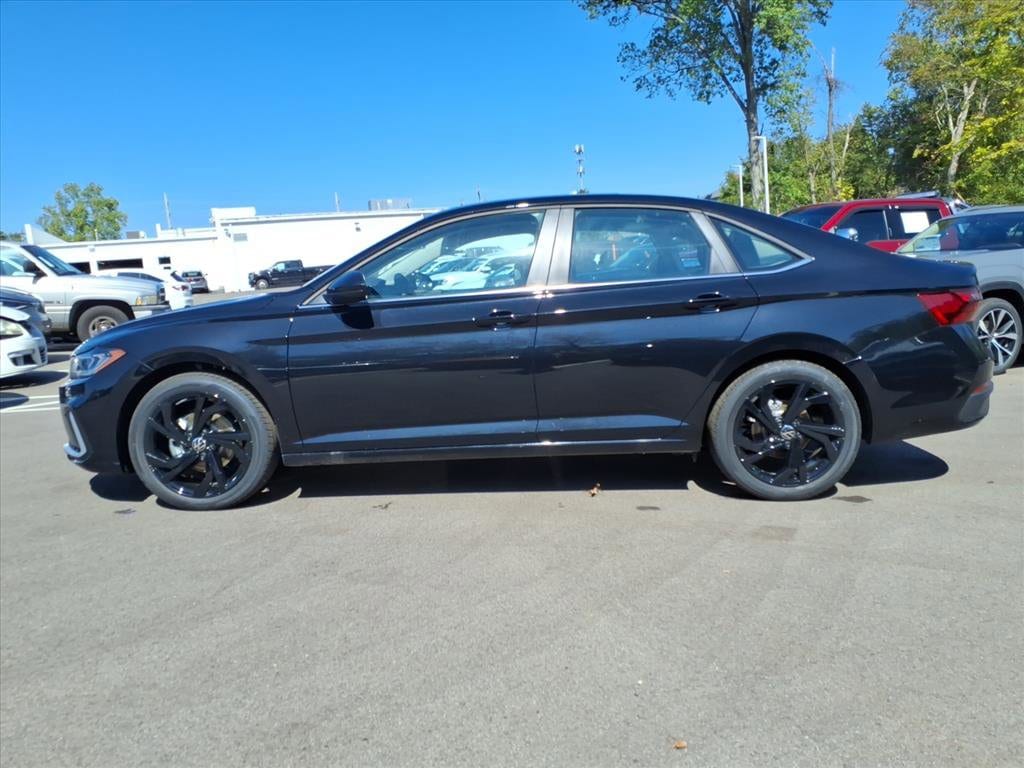 New 2025 Volkswagen Jetta SE Sedan