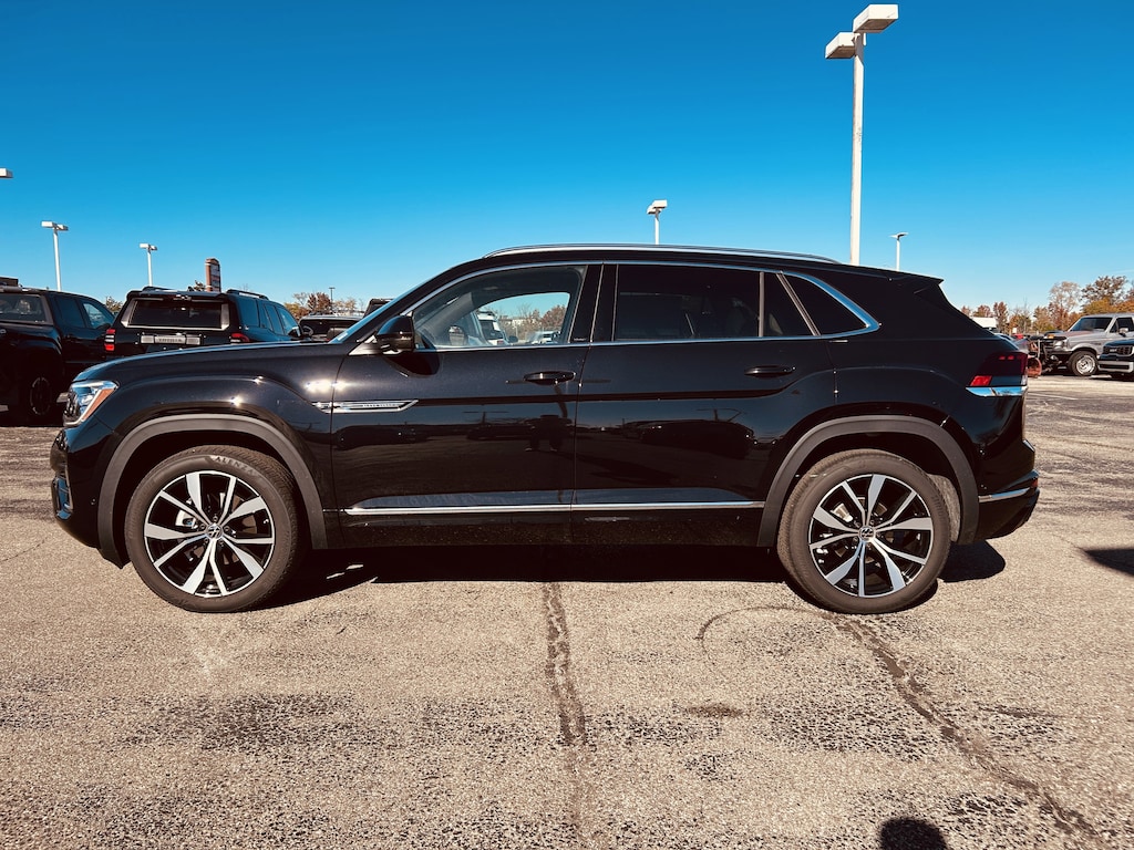 New 2026 Volkswagen Atlas Cross Sport 2.0T SEL Premium R-Line SUV