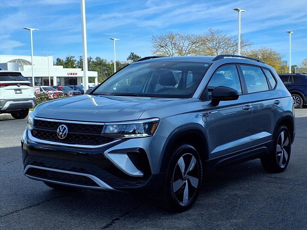 2024 Volkswagen Taos S photo 2