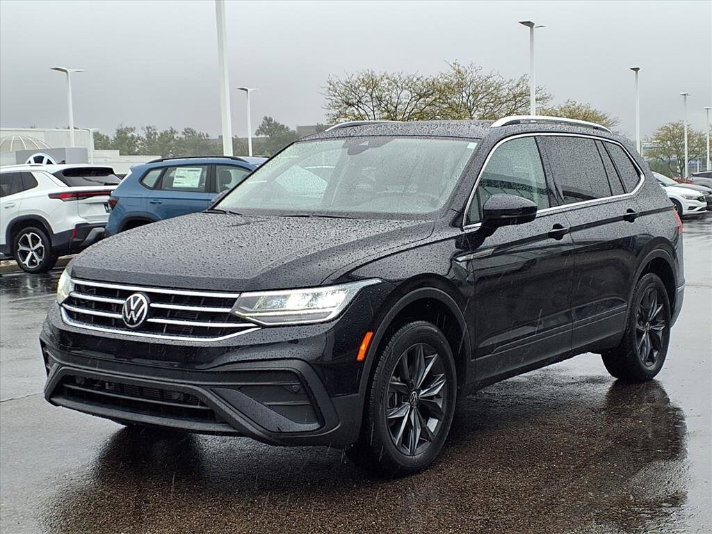 2022 Volkswagen Tiguan SE photo 2