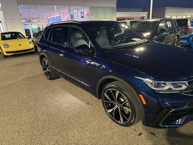 2022 Volkswagen Tiguan SEL Premium R-Line photo 2